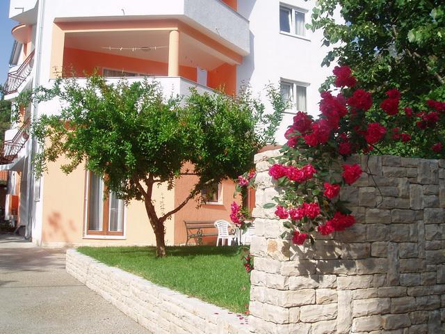 Apartments Karaba Pakostane Exterior photo